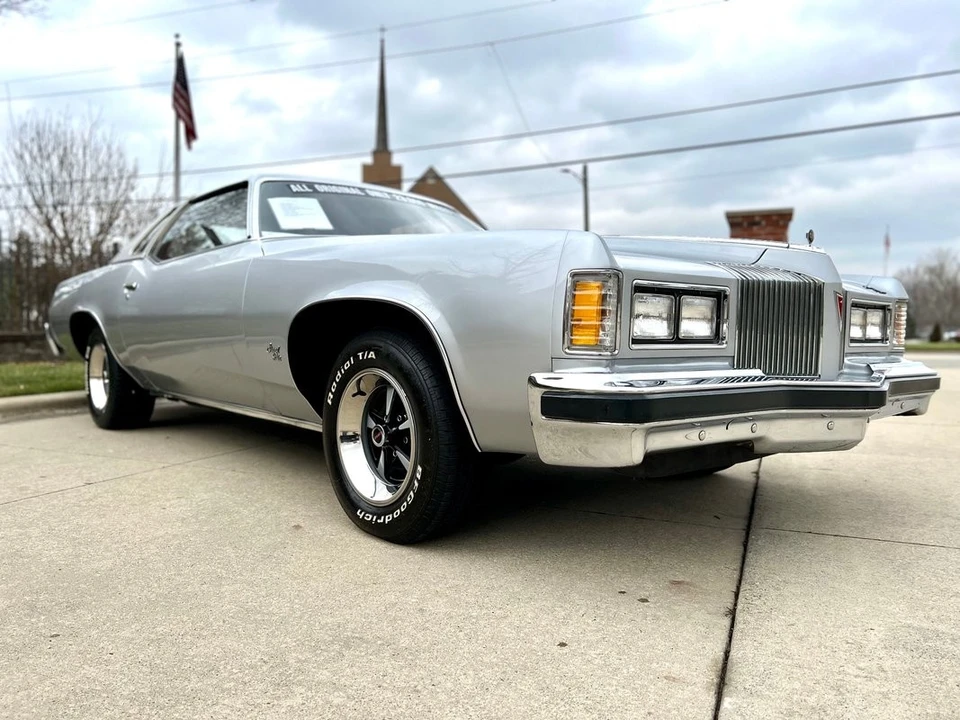 1976 Pontiac Grand Prix 3rd+ Gen - Image 11 of 31