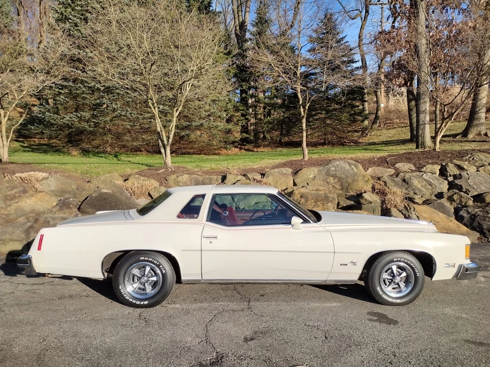 1976 Pontiac Grand Prix 3rd+ Gen - Image 9 of 31