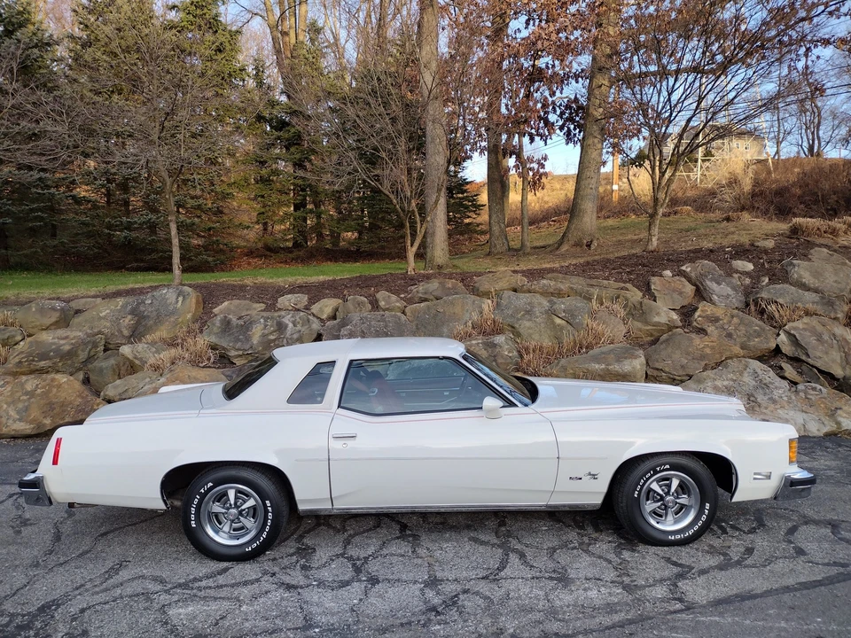1976 Pontiac Grand Prix 3rd+ Gen - Image 8 of 31