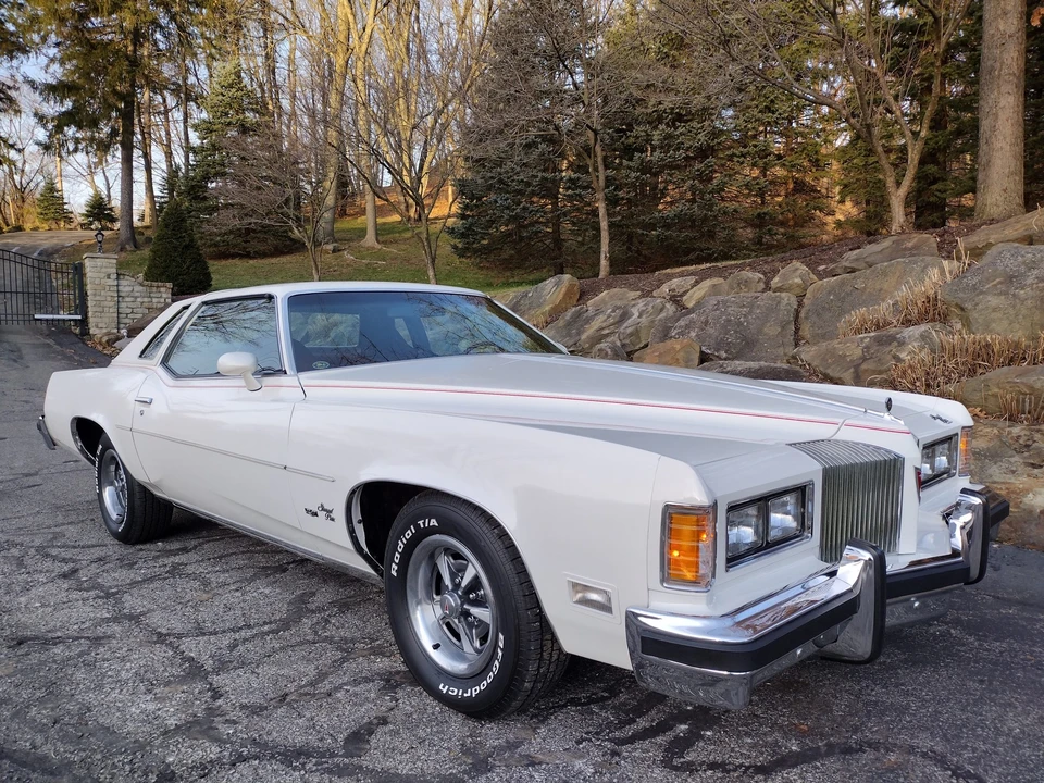 1976 Pontiac Grand Prix 3rd+ Gen - Image 7 of 31