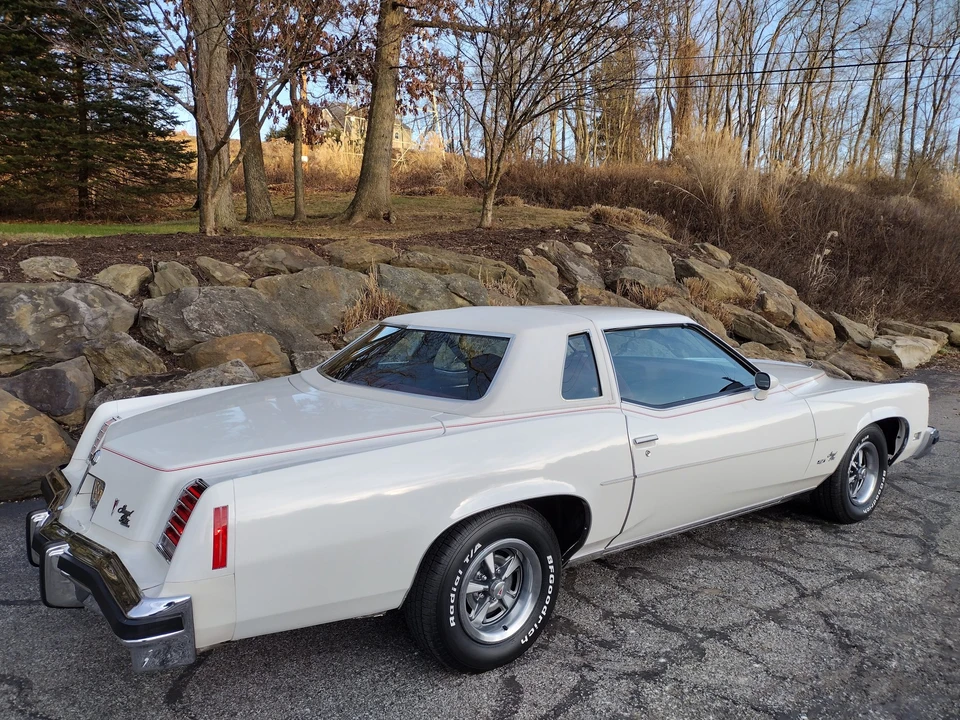 1976 Pontiac Grand Prix 3rd+ Gen - Image 10 of 31