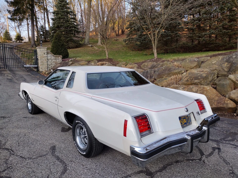 1976 Pontiac Grand Prix 3rd+ Gen - Image 13 of 31