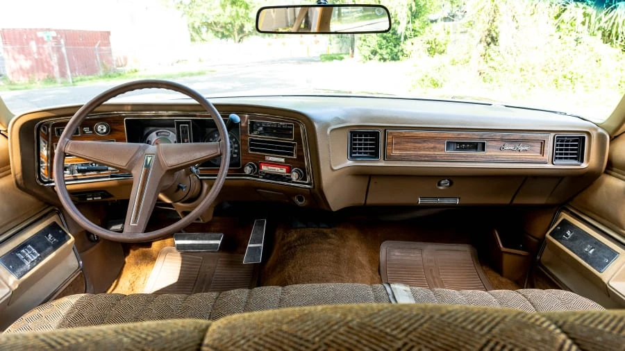 1976 Pontiac Safari - Image 8 of 31