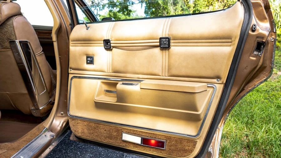 1976 Pontiac Safari - Image 18 of 31