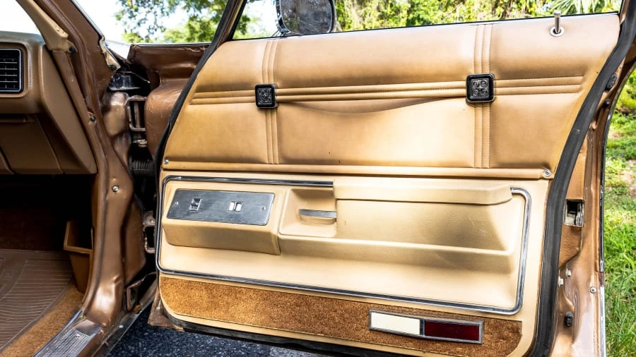 1976 Pontiac Safari - Image 19 of 31