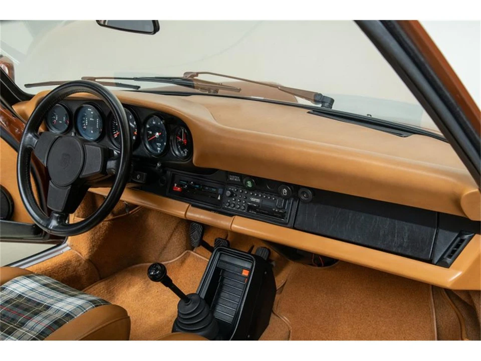 1976 Porsche 911 - Image 25 of 31