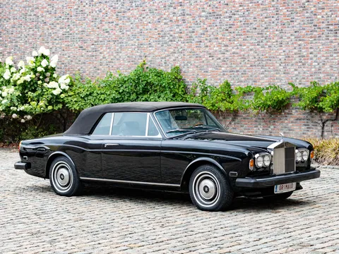 1976 Rolls-Royce Corniche Drophead Coupé by Mulliner Park Ward