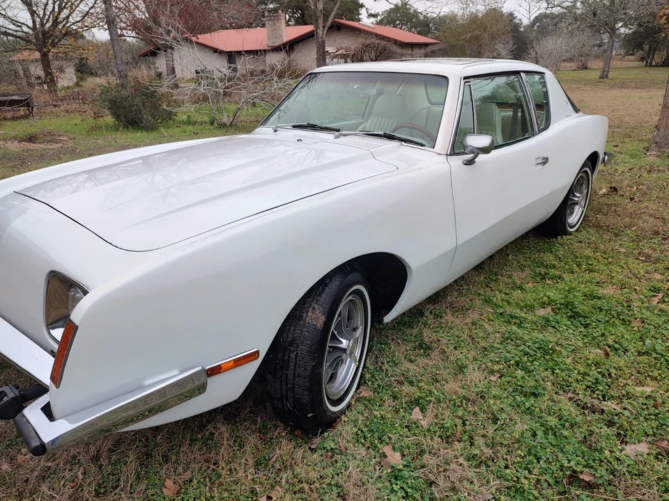 1976 Studebaker Avanti - Image 11 of 21