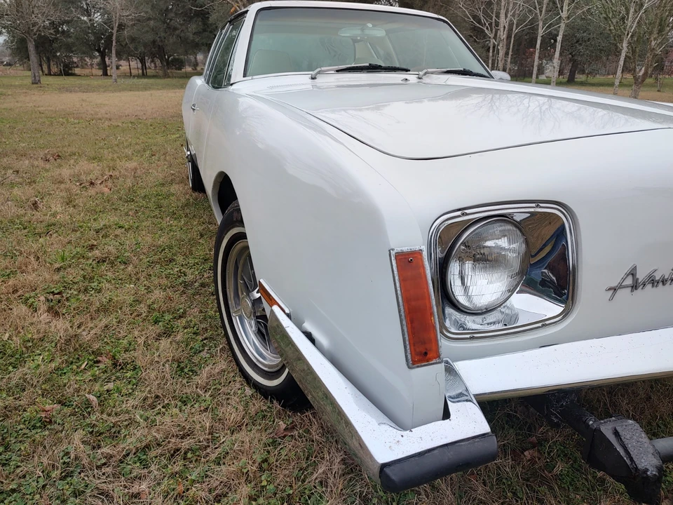 1976 Studebaker Avanti - Image 9 of 21
