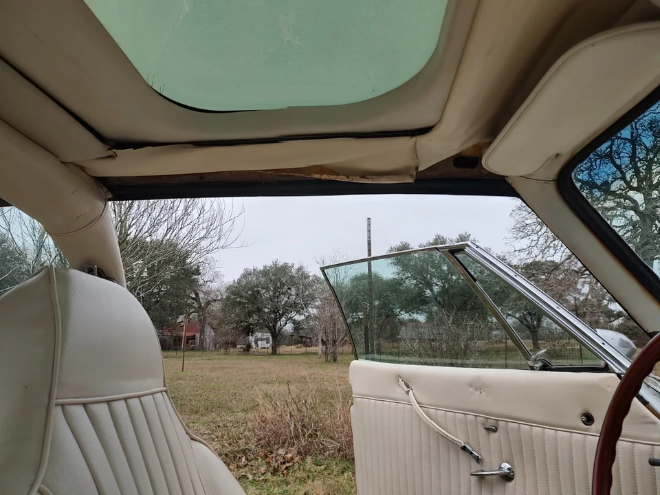 1976 Studebaker Avanti - Image 18 of 21