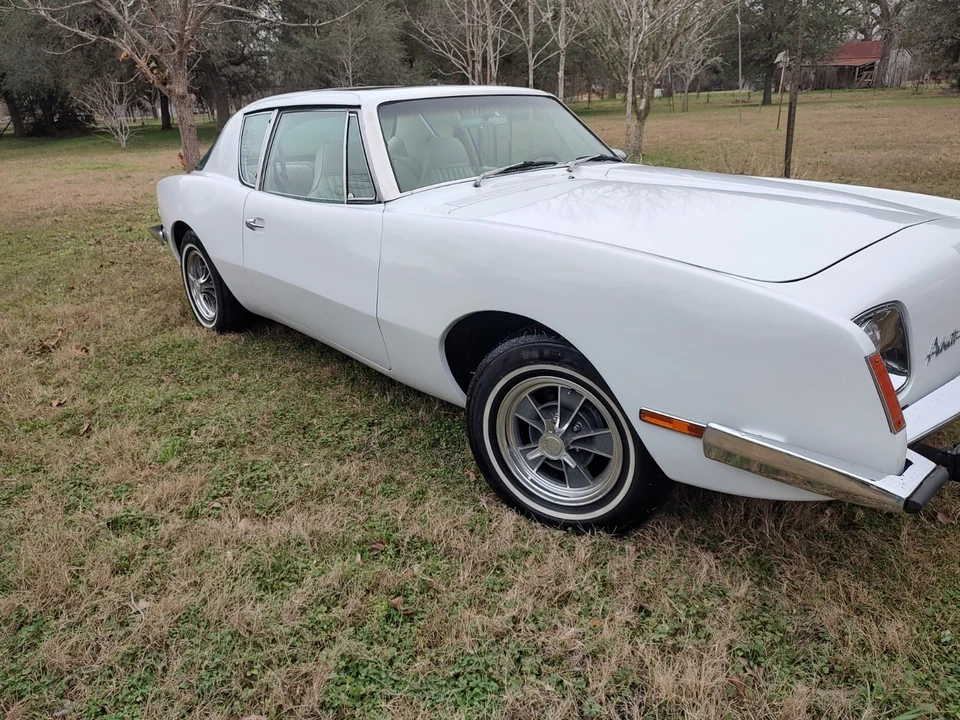 1976 Studebaker Avanti - Image 5 of 21