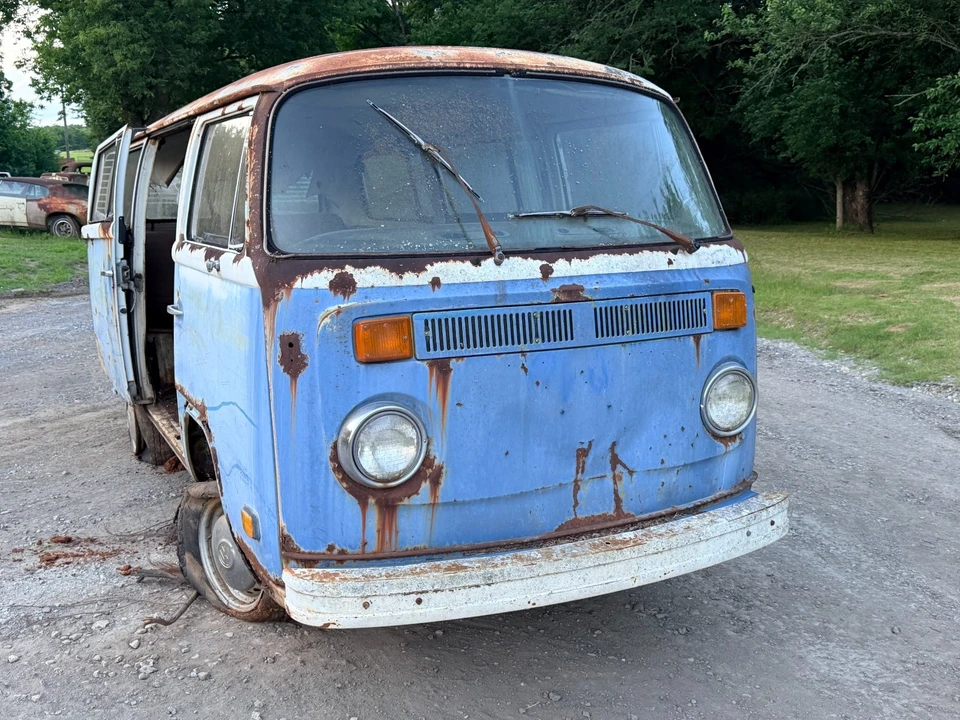 1976 Volkswagen Bay-Window Bus - Image 3 of 10