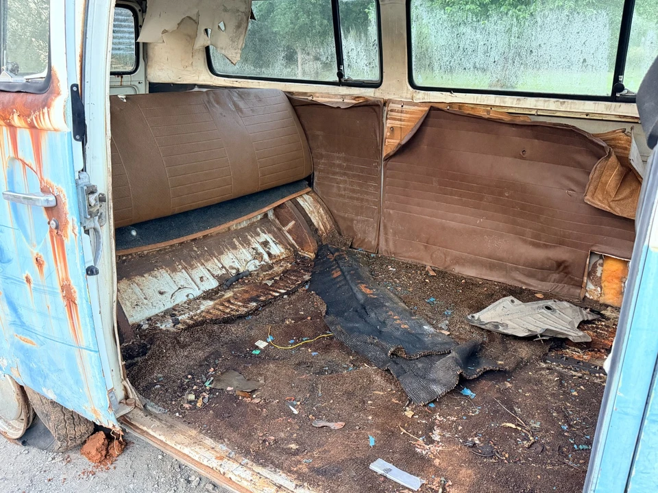 1976 Volkswagen Bay-Window Bus - Image 8 of 10