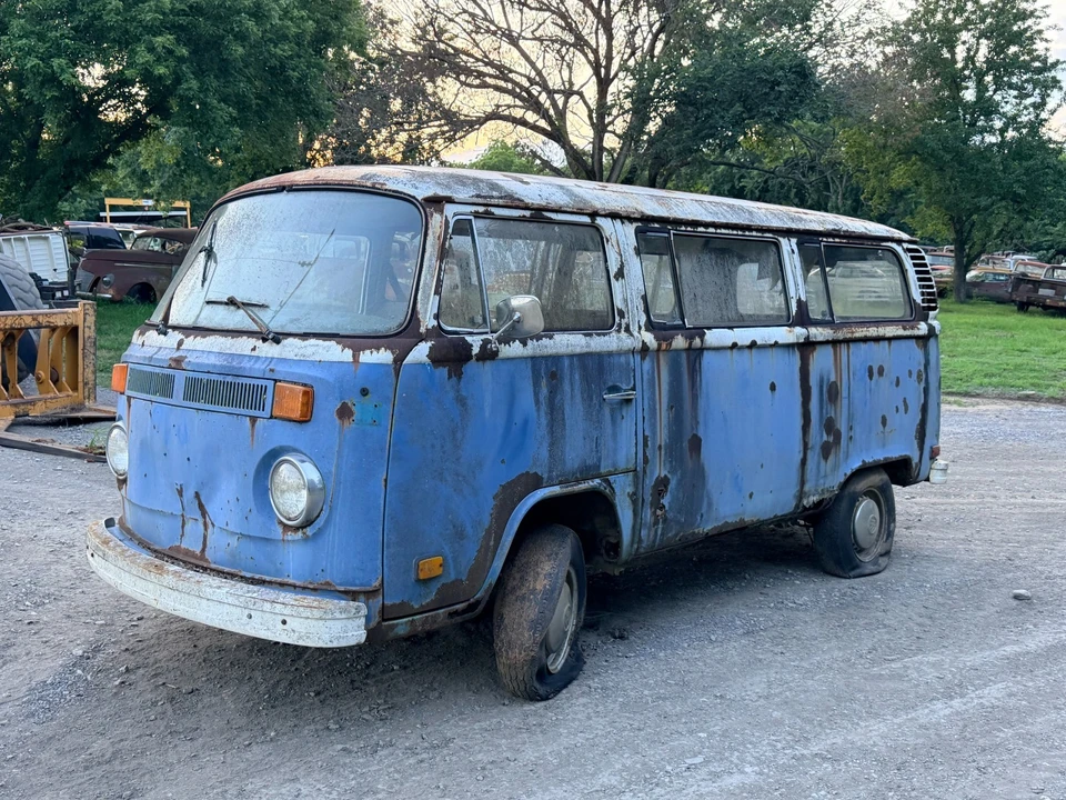 1976 Volkswagen Bay-Window Bus - Image 2 of 10