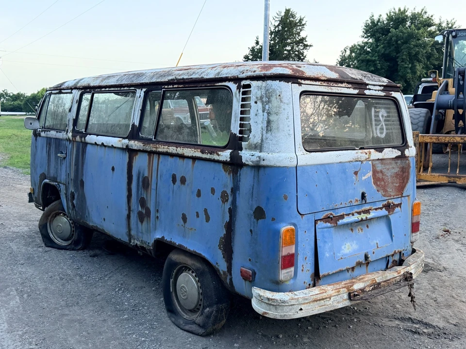 1976 Volkswagen Bay-Window Bus - Image 4 of 10