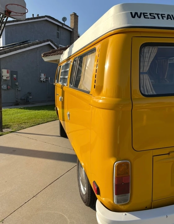 1976 Volkswagen Bay-Window Bus - Image 8 of 21