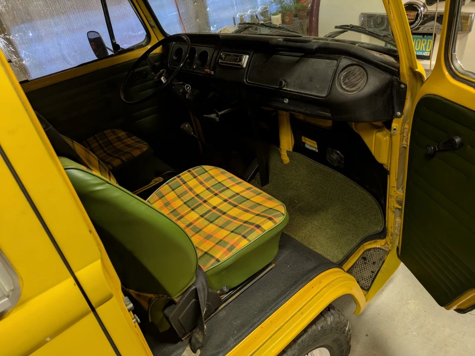 1976 Volkswagen Bay-Window Bus - Image 11 of 21