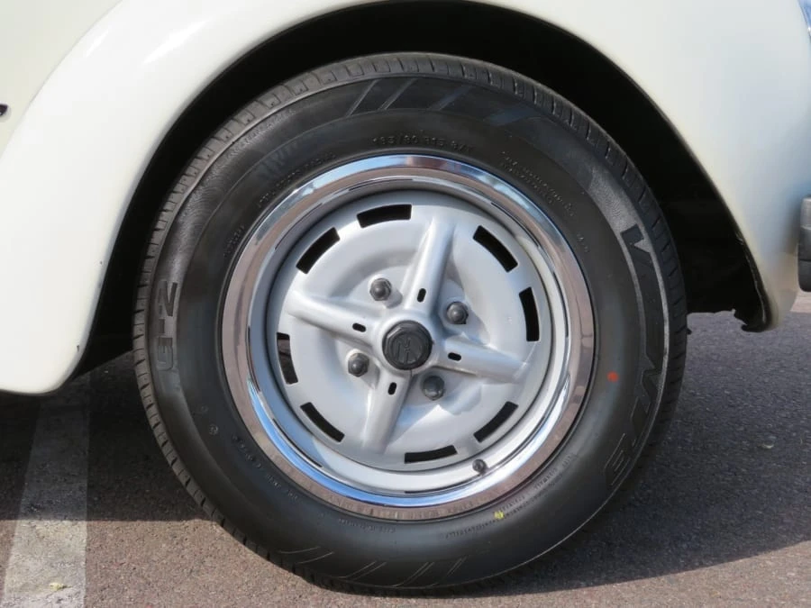 1976 Volkswagen Super Beetle - Image 7 of 11