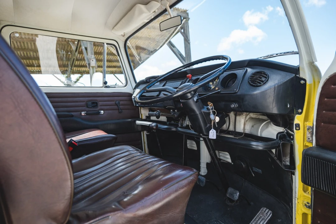 1976 Volkswagen Bay-Window Bus - Image 18 of 30