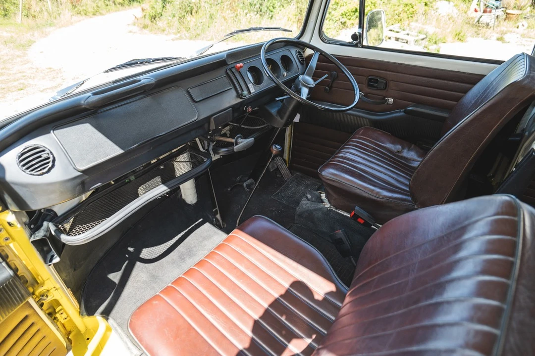 1976 Volkswagen Bay-Window Bus - Image 27 of 30