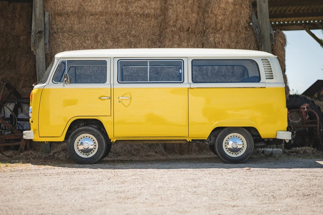 1976 Volkswagen Bay-Window Bus - Image 13 of 30