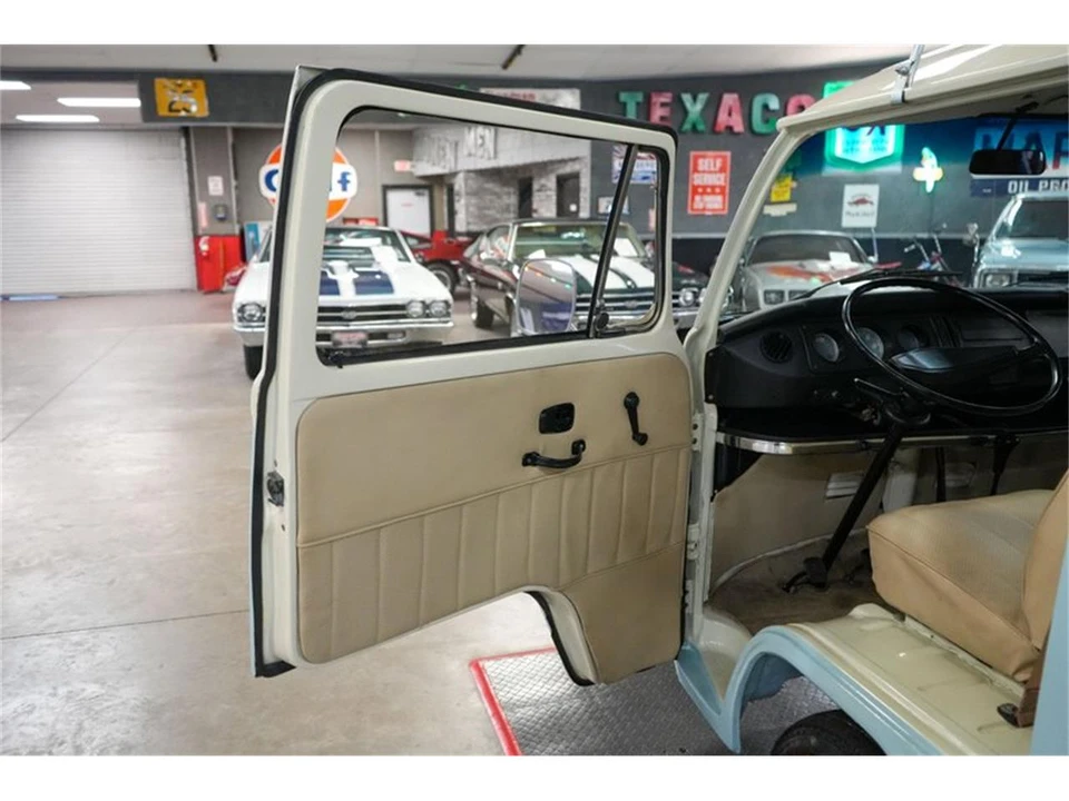 1976 Volkswagen Bay-Window Bus - Image 13 of 31