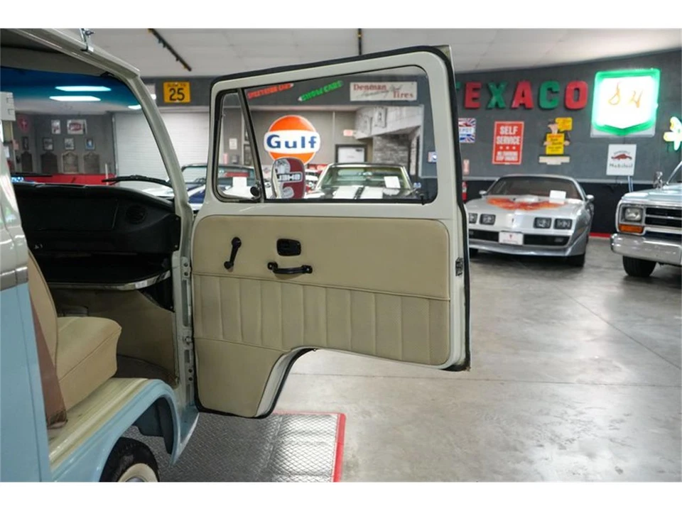 1976 Volkswagen Bay-Window Bus - Image 18 of 31
