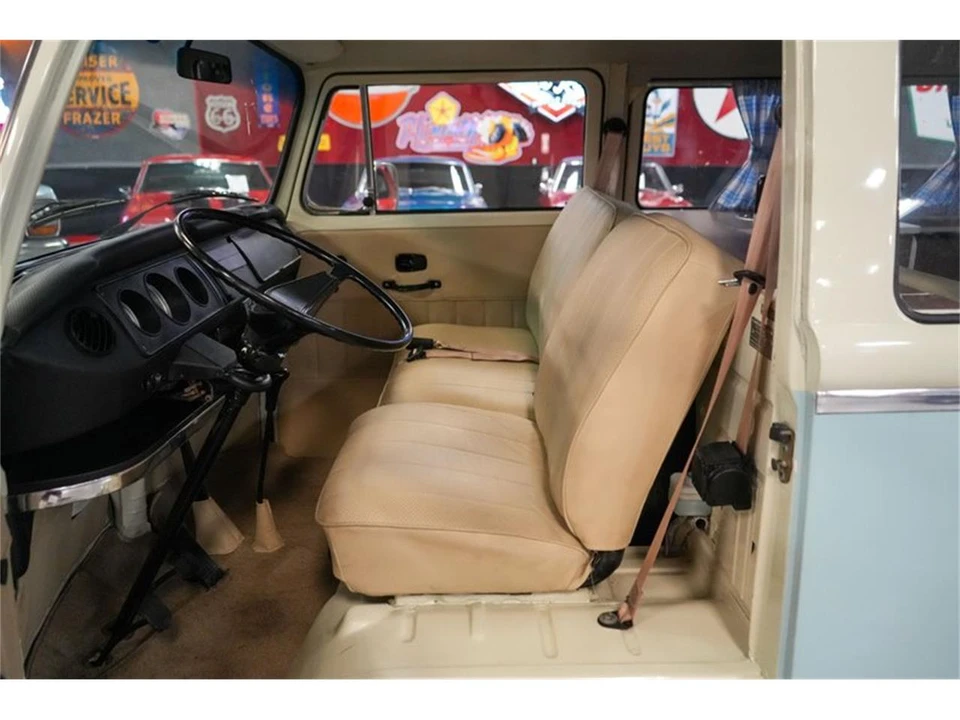 1976 Volkswagen Bay-Window Bus - Image 14 of 31