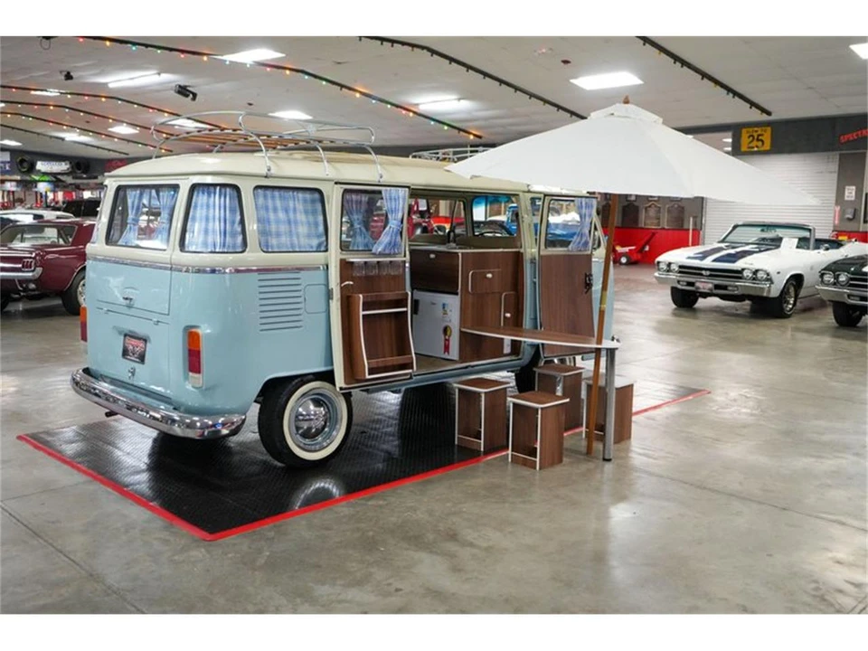 1976 Volkswagen Bay-Window Bus - Image 10 of 31