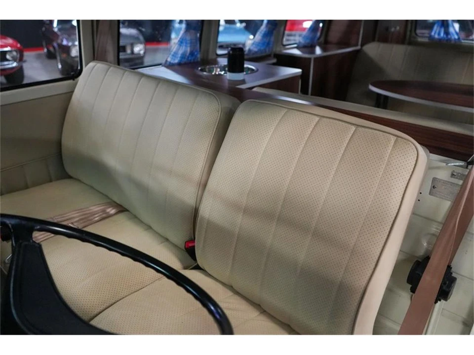 1976 Volkswagen Bay-Window Bus - Image 15 of 31