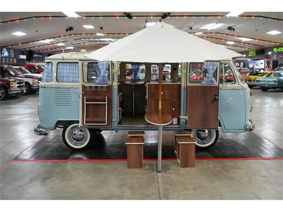 1976 Volkswagen Bay-Window Bus - Image 11 of 31