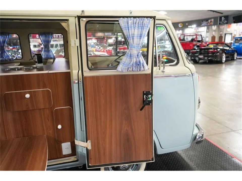 1976 Volkswagen Bay-Window Bus - Image 28 of 31