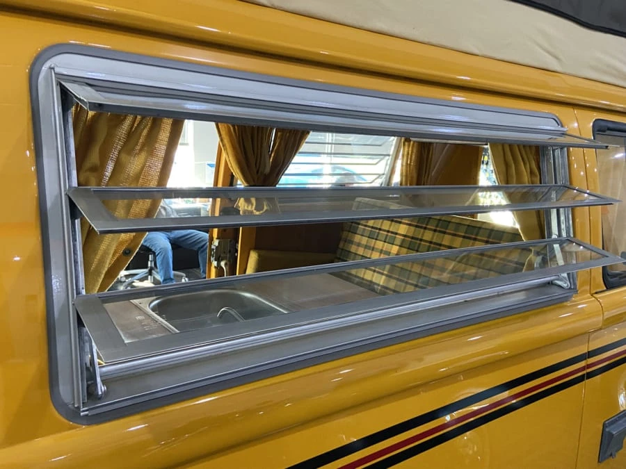 1976 Volkswagen Bay-Window Camper - Image 11 of 31