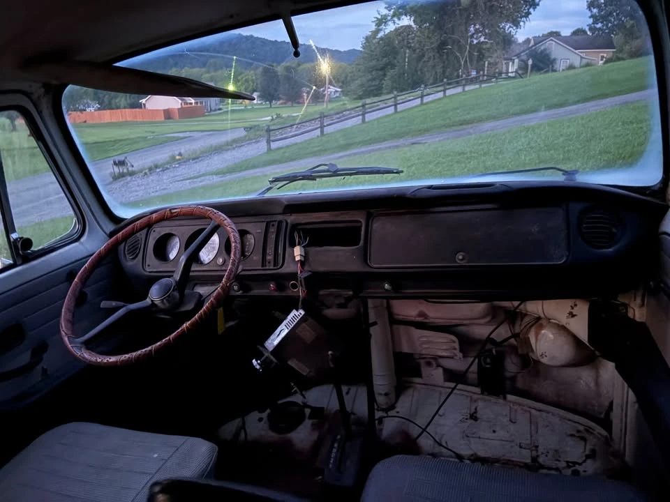 1976 Volkswagen Bay-Window Bus - Image 7 of 11
