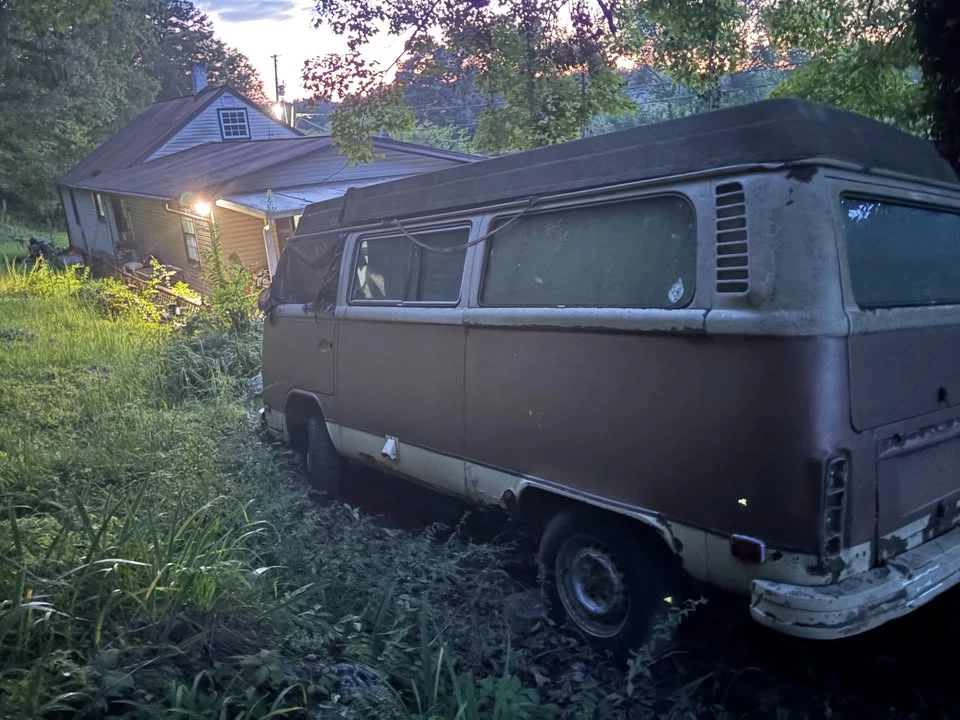 1976 Volkswagen Bay-Window Bus - Image 9 of 11