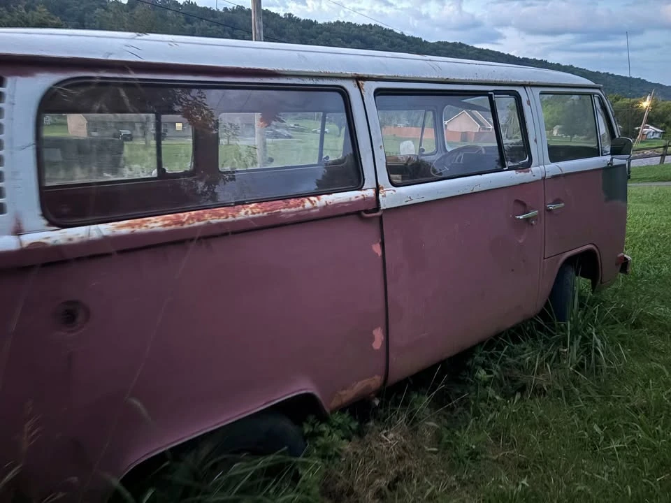 1976 Volkswagen Bay-Window Bus - Image 4 of 11