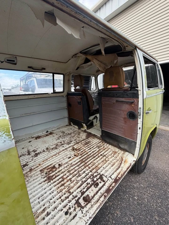 1976 Volkswagen Bay-Window Bus - Image 9 of 15