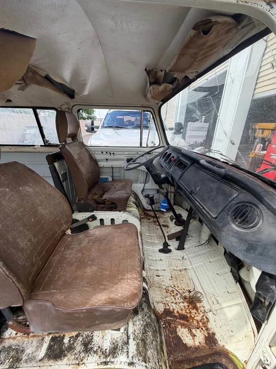 1976 Volkswagen Bay-Window Bus - Image 8 of 15