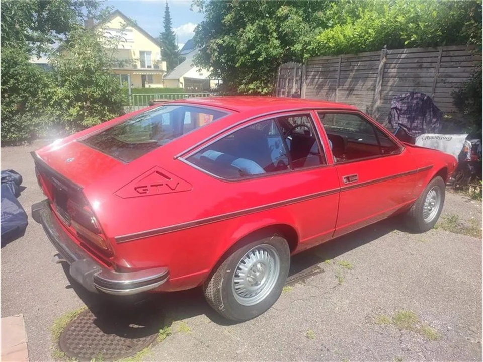 1977 Alfa Romeo - Image 5 of 12