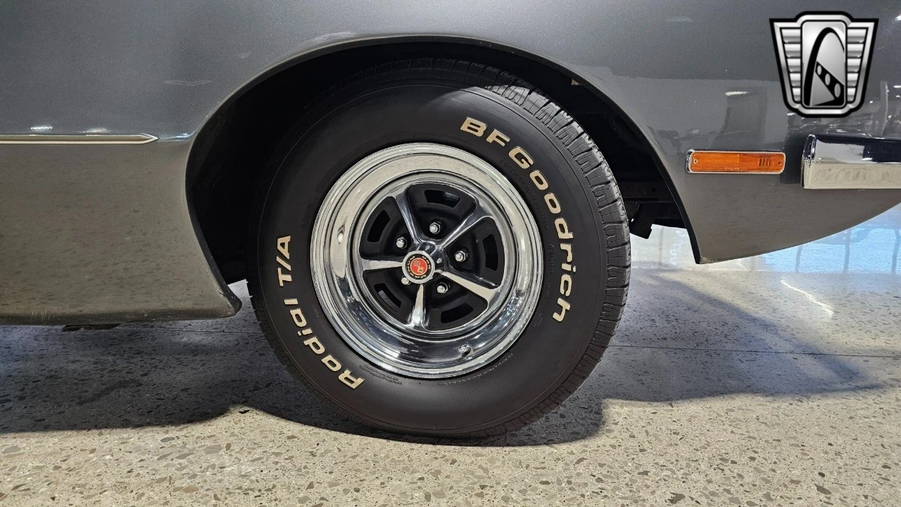 1977 Studebaker Avanti - Image 8 of 12