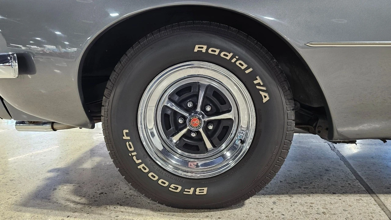 1977 Studebaker Avanti - Image 9 of 12