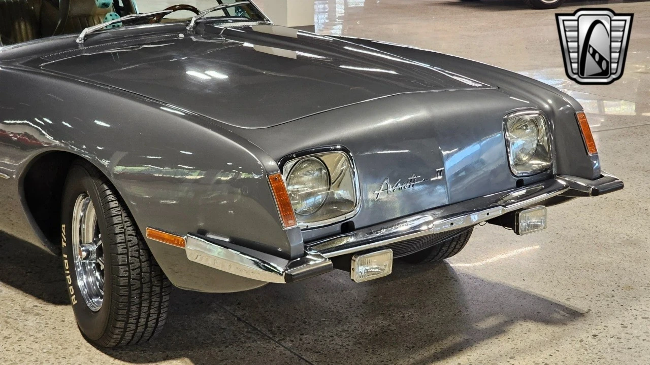 1977 Studebaker Avanti - Image 10 of 12