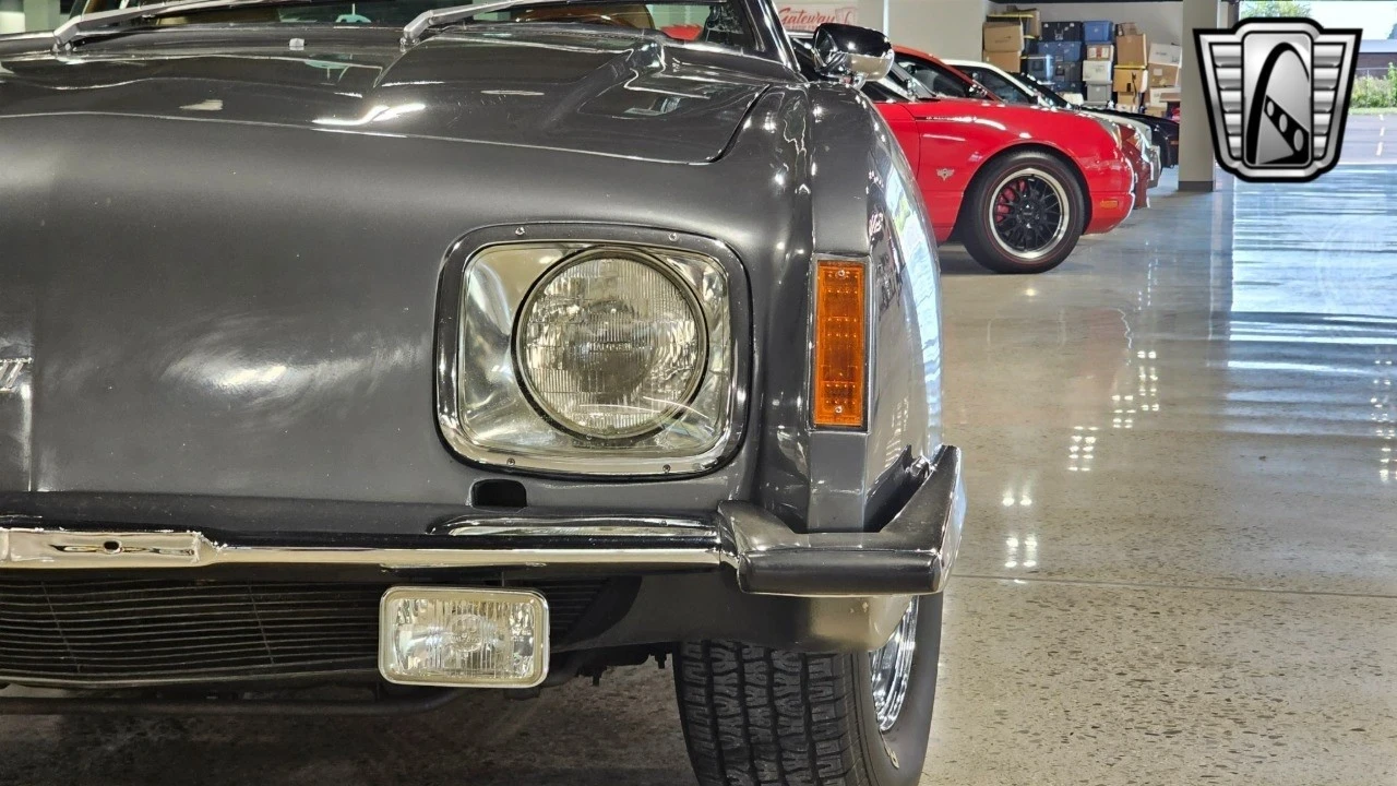 1977 Studebaker Avanti - Image 12 of 12