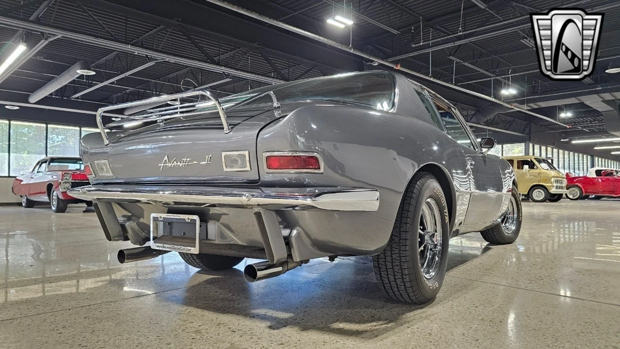 1977 Studebaker Avanti - Image 5 of 12