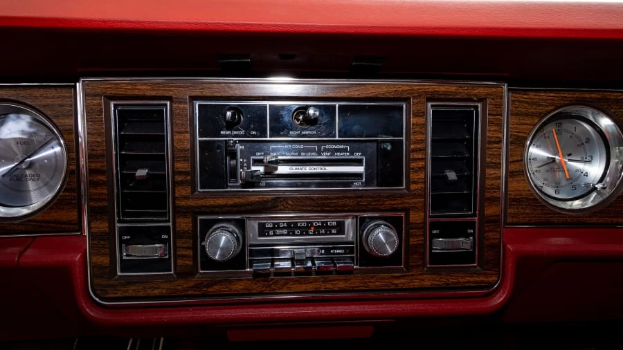 1977 Buick Electra - Image 28 of 31