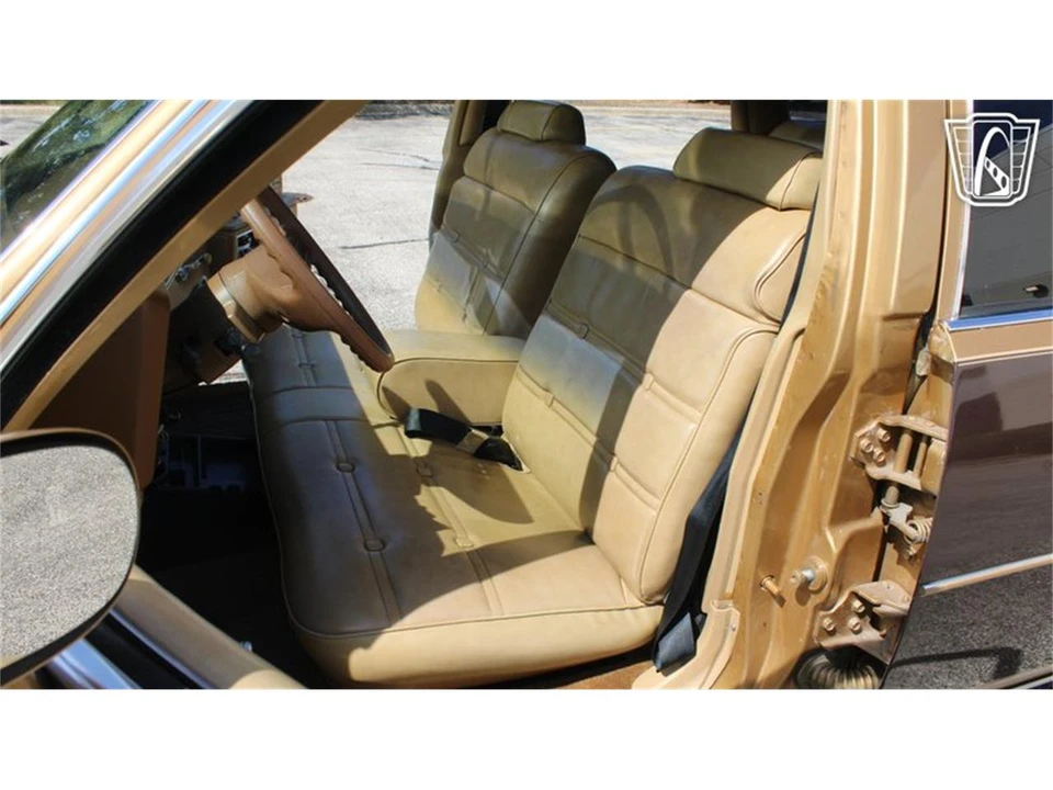 1977 Buick LeSabre - Image 17 of 31