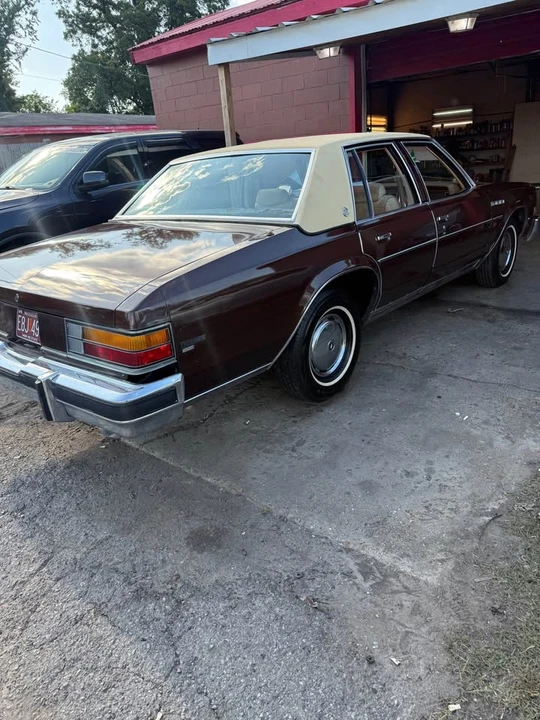 1977 Buick LeSabre - Image 9 of 17