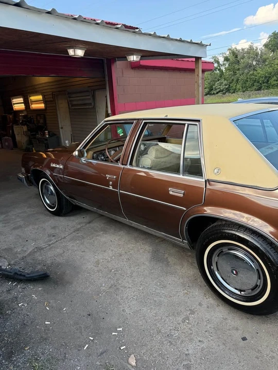 1977 Buick LeSabre - Image 6 of 17