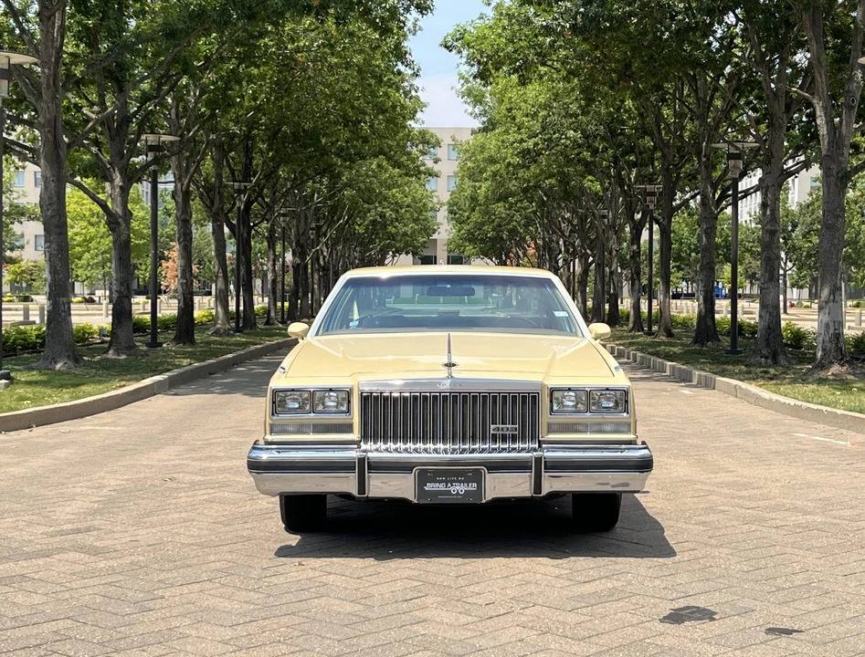 1977 Buick Riviera 4th-7th Gen - Image 2 of 31