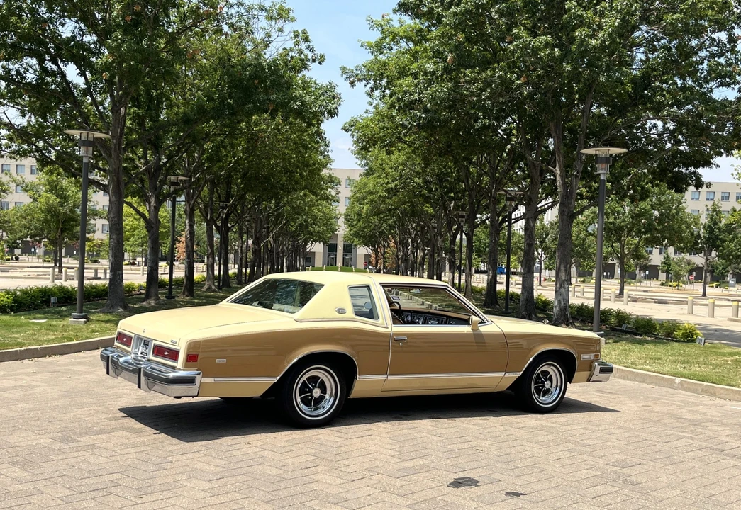 1977 Buick Riviera 4th-7th Gen - Image 7 of 31